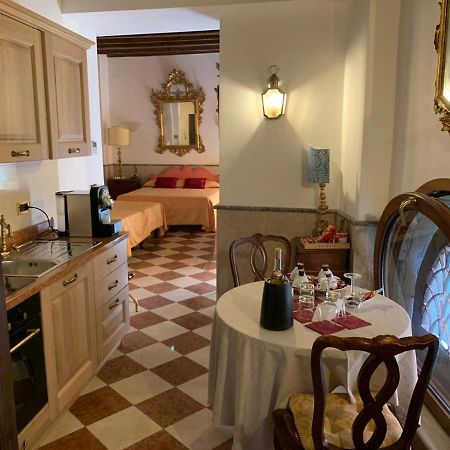 Luxury Apartment In San Marco With Canal View Venetië Buitenkant foto