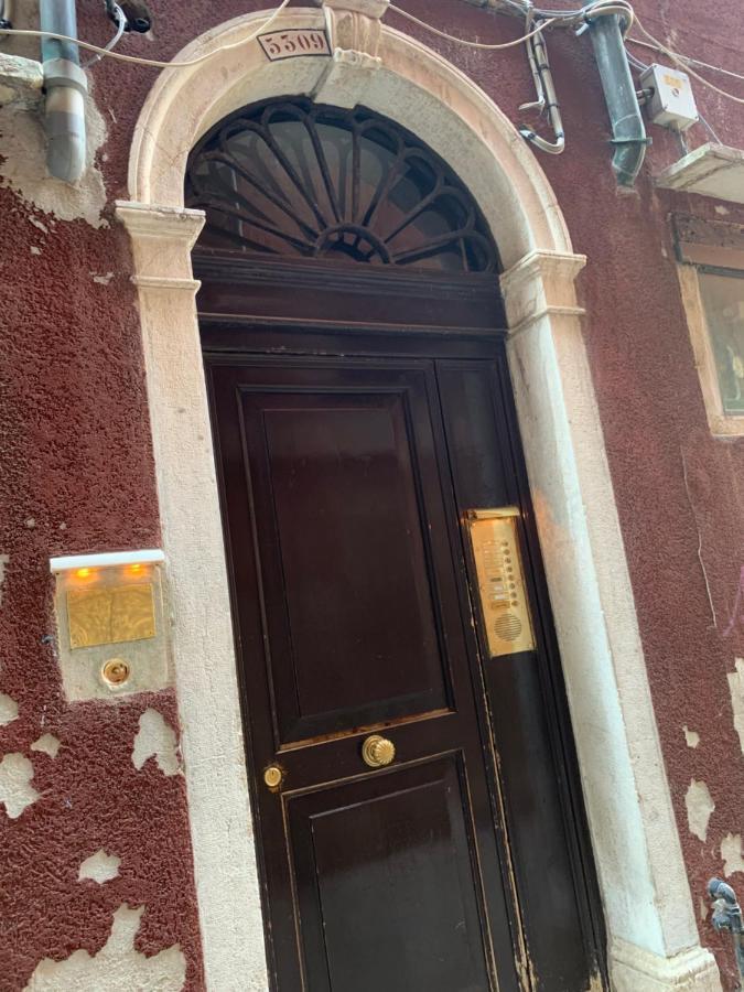 Luxury Apartment In San Marco With Canal View Venetië Buitenkant foto